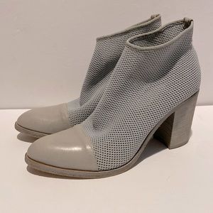 Vero Cuoio powder blue mesh heeled bootie with grey leather‎ toe. 3.5 inch heel.